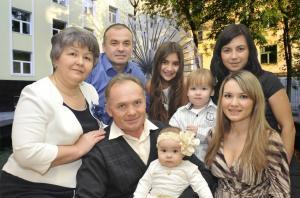 Рустэм Хамитов подписал указ об объявлении 2012 года в Башкортостане Годом благополучного детства и укрепления семейных ценностей